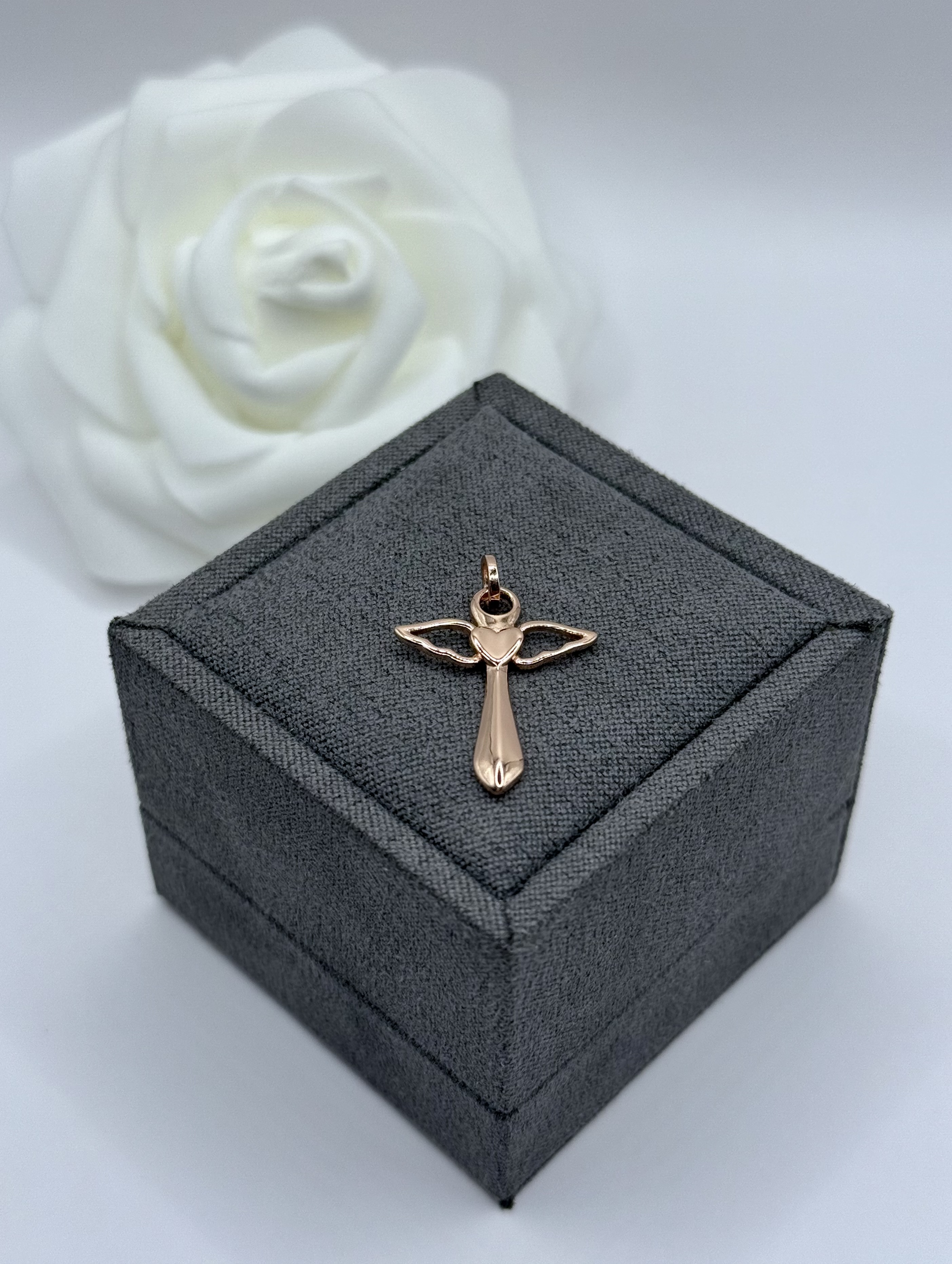 STŘÍBRNÝ ROSEGOLD PŘÍVĚS KŘÍŽEK/ANDÍLEK SE SRDÍČKEM