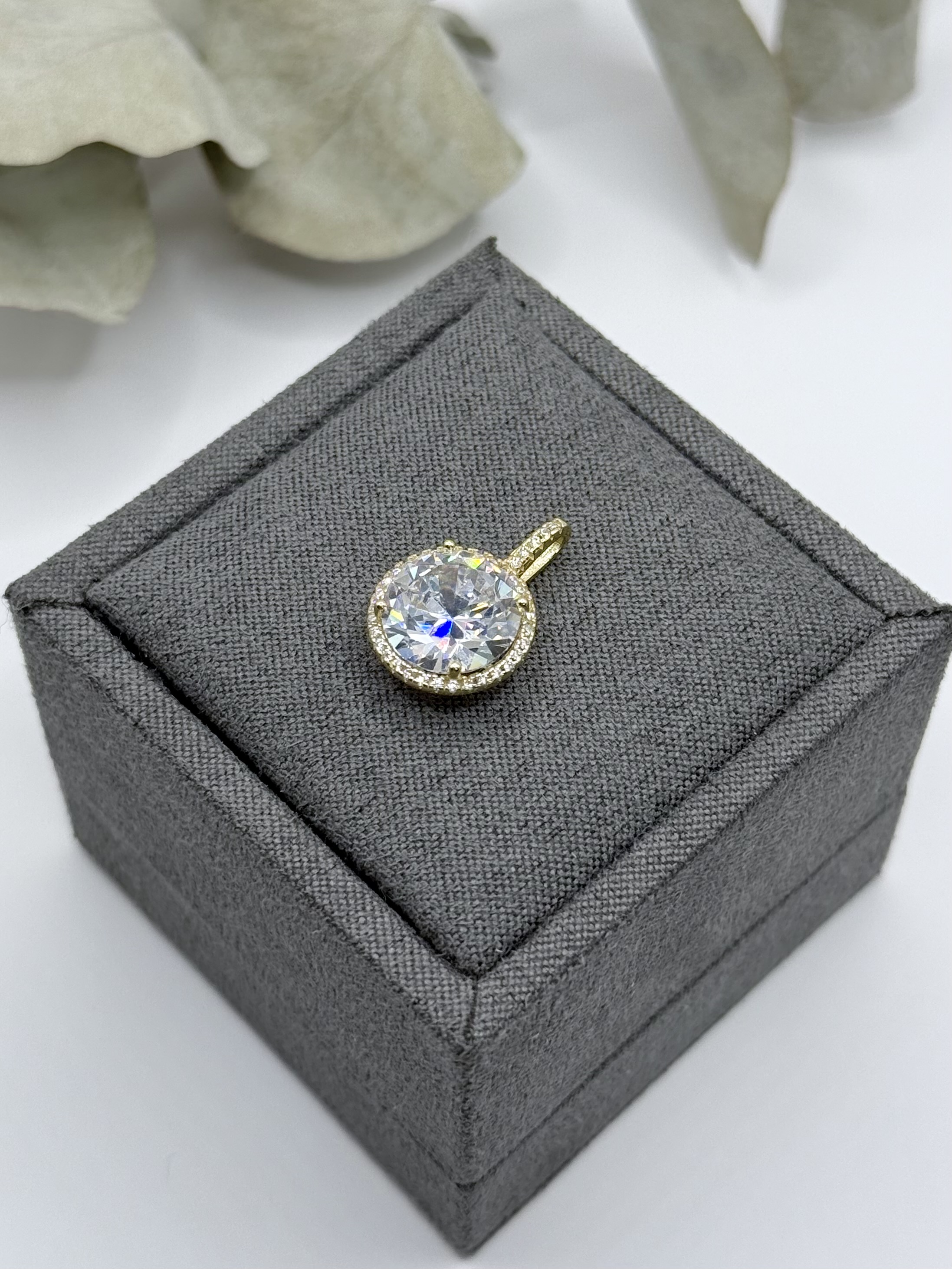 STŘÍBRNÝ ZLACENÝ PŘÍVĚS - BÍLÝ ZIRKON 10 MM