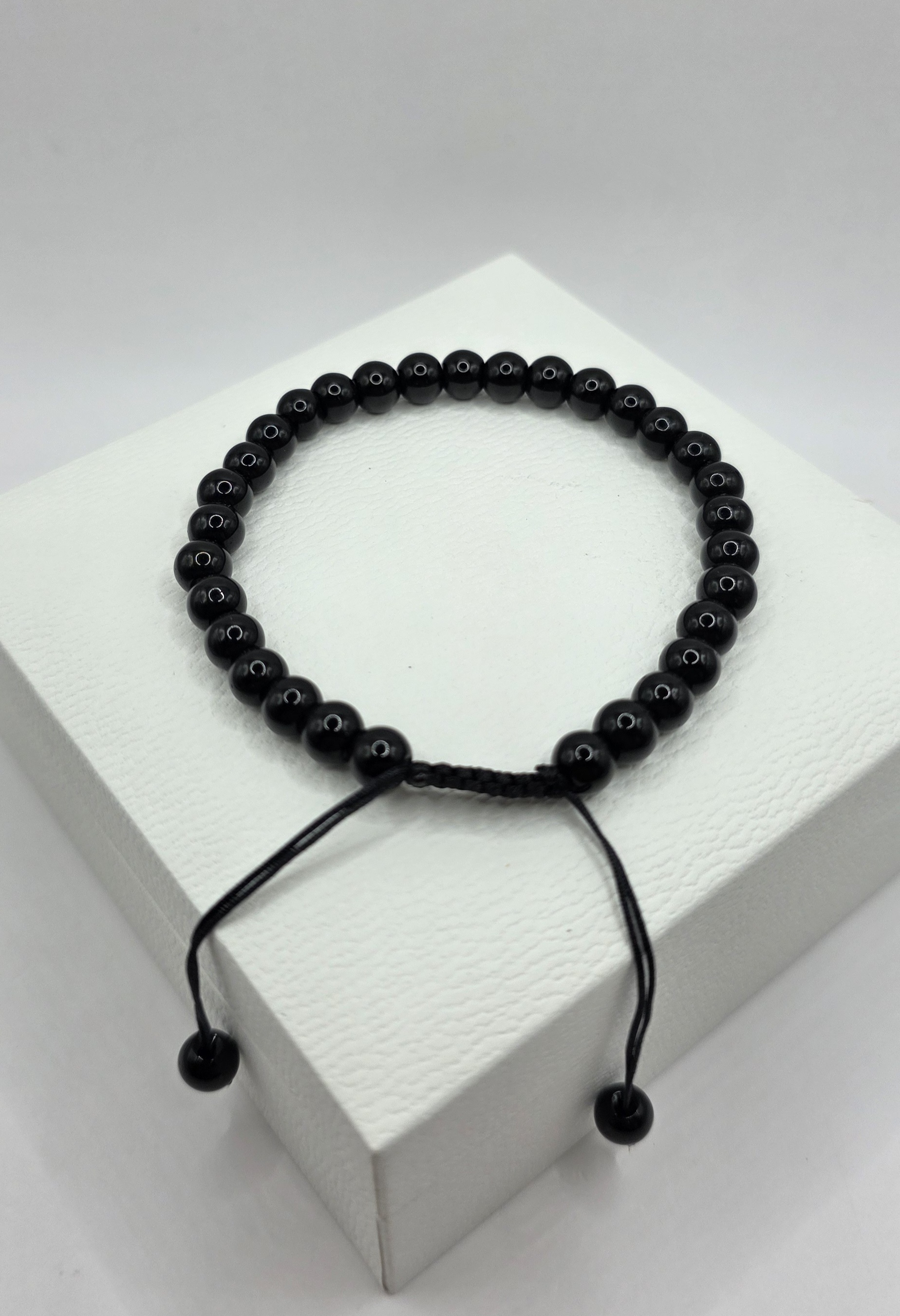 MINERÁLNÍ NÁRAMEK MN - 3 / ONYX LESK 6MM