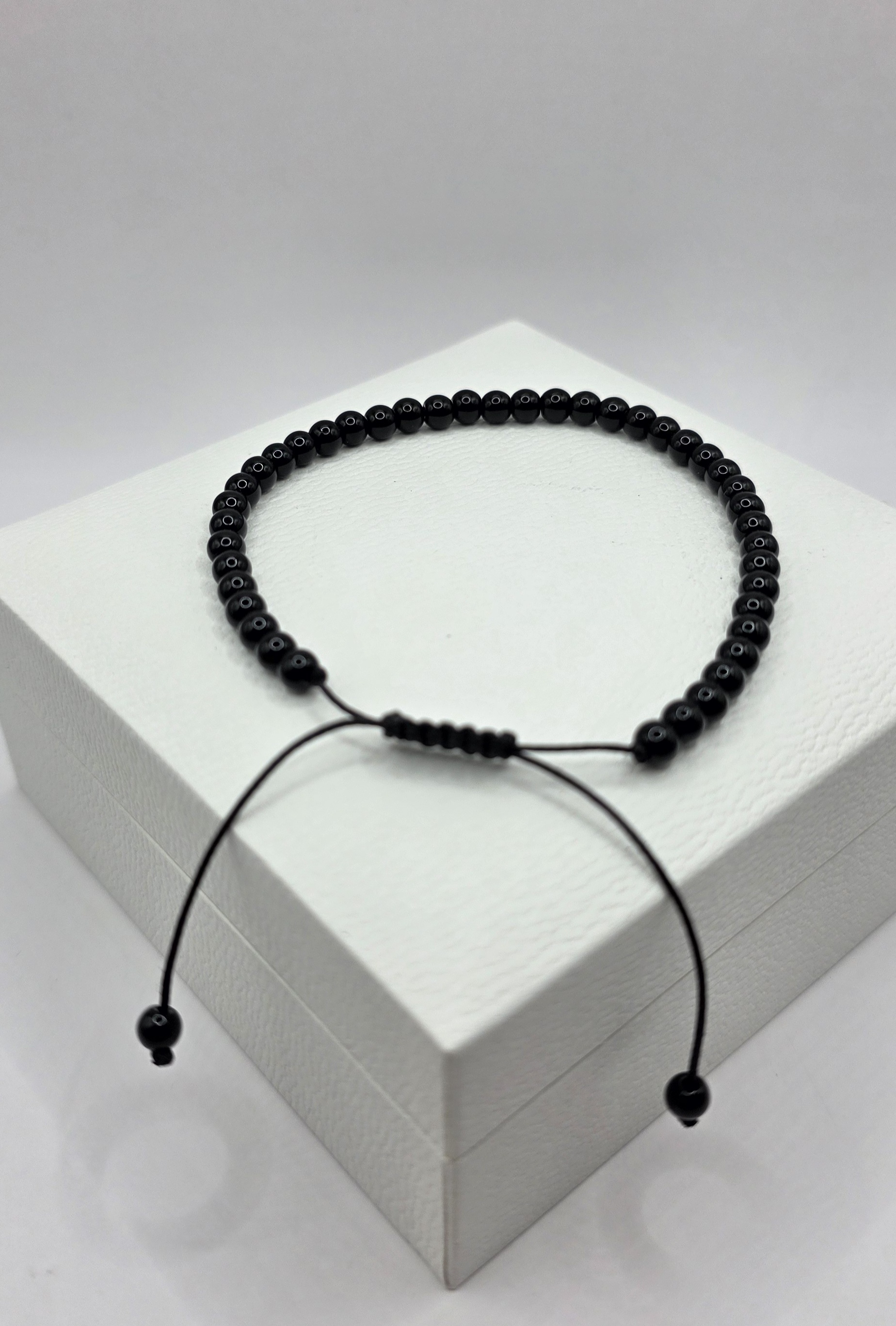 MINERÁLNÍ NÁRAMEK MN - 4 / ONYX LESK 4MM